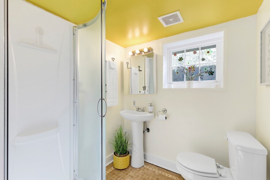 More Photos Of 410 N 46th St, Seattle Apartments For Sale