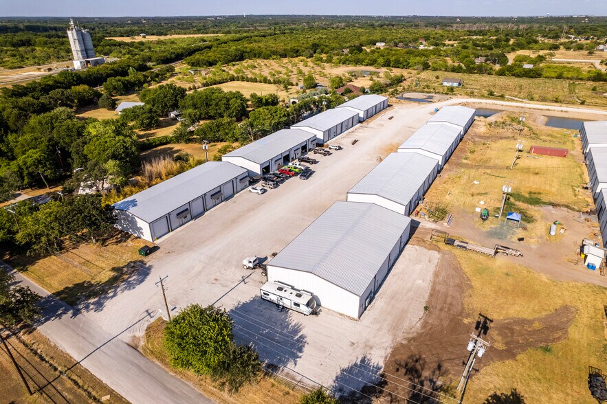 More Photos Of 2170 Collins Rd, Denton Unknown For Lease