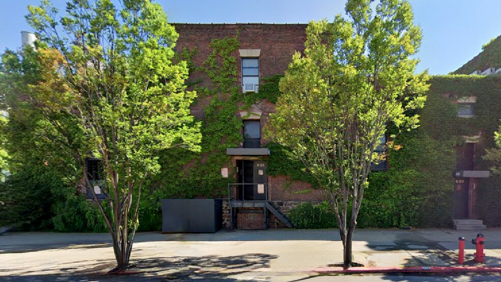 Primary Photo Of 8-01 43rd Ave, Long Island City Warehouse For Lease