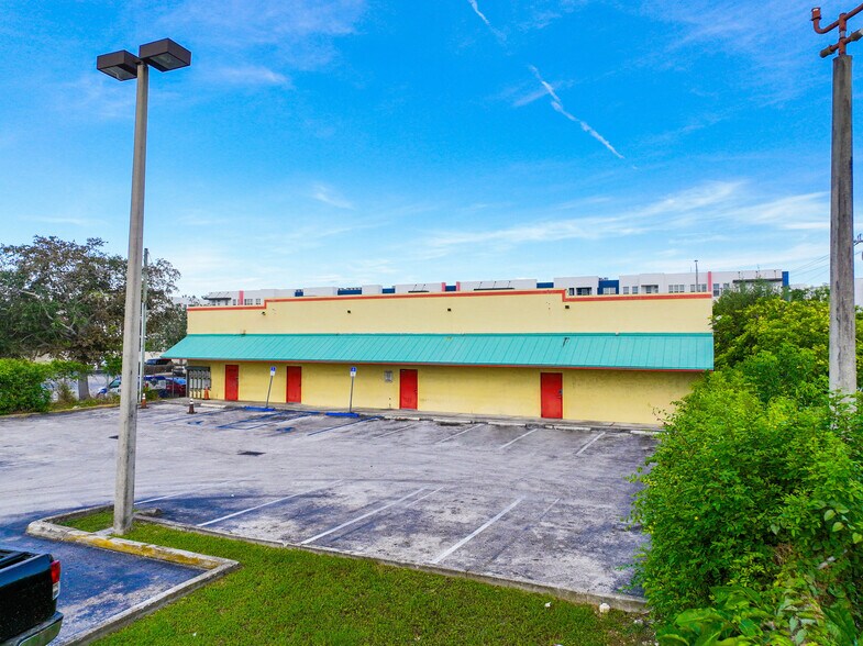More Photos Of 27330 S Dixie Hwy, Homestead Storefront Retail Office For Sale