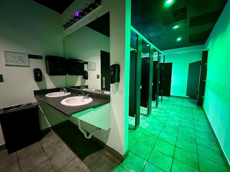 More Photos Of 3793 Samet Dr, High Point Unknown For Lease