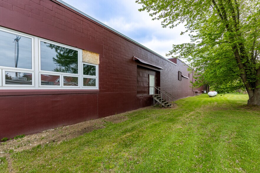 More Photos Of 1139-1143 Clark Pond Rd, North Haverhill Manufacturing For Sale