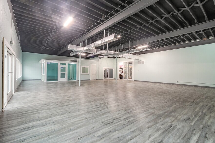 More Photos Of 719 N Ridgewood Ave, Daytona Beach General Retail For Sale