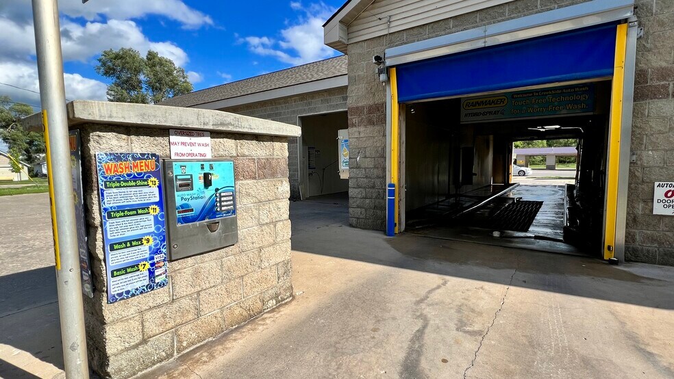 More Photos Of 506 W 7th St, Evart Carwash For Sale
