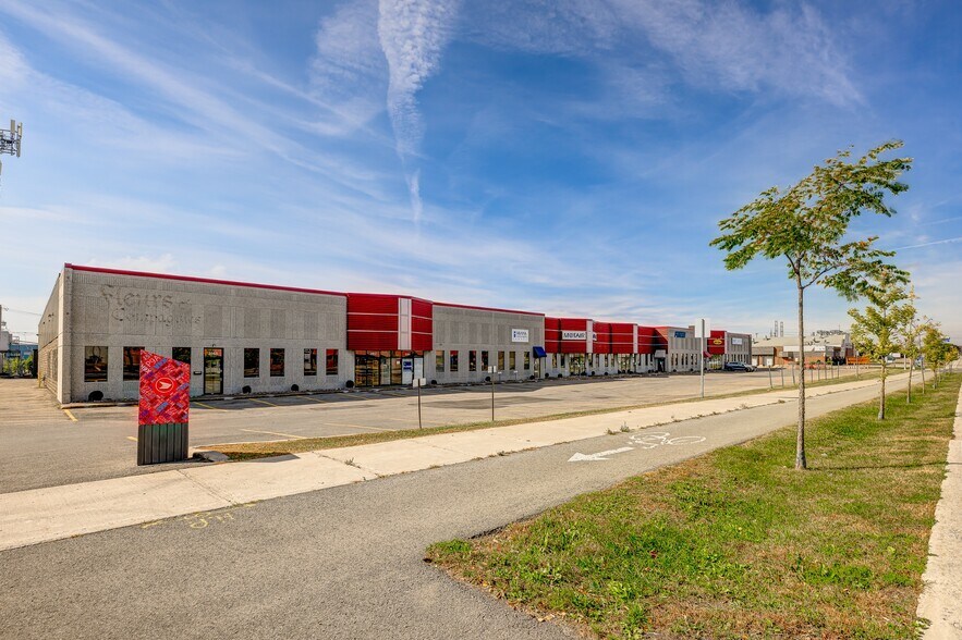 More Photos Of 3148-3178 Boul Industriel, Laval Flex For Lease