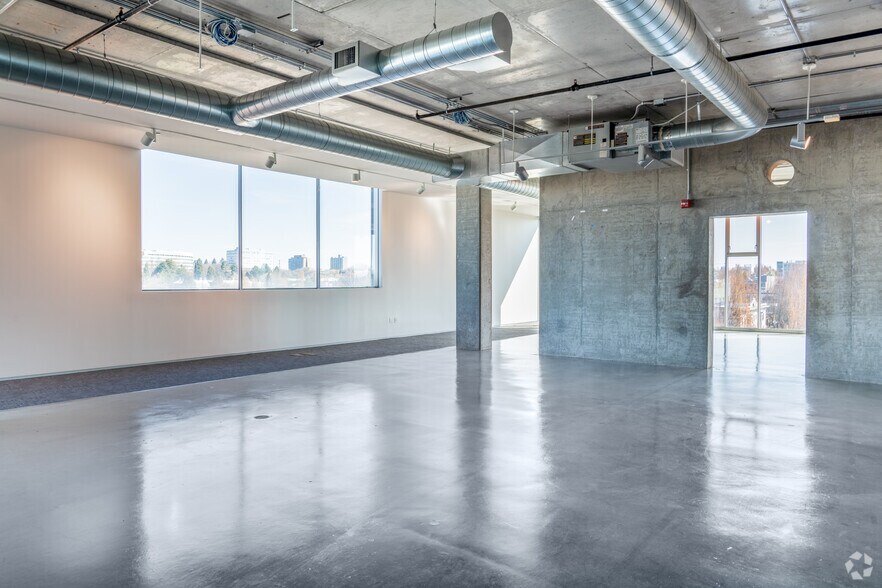 More Photos Of 524-542 E Burnside St, Portland Office For Sale