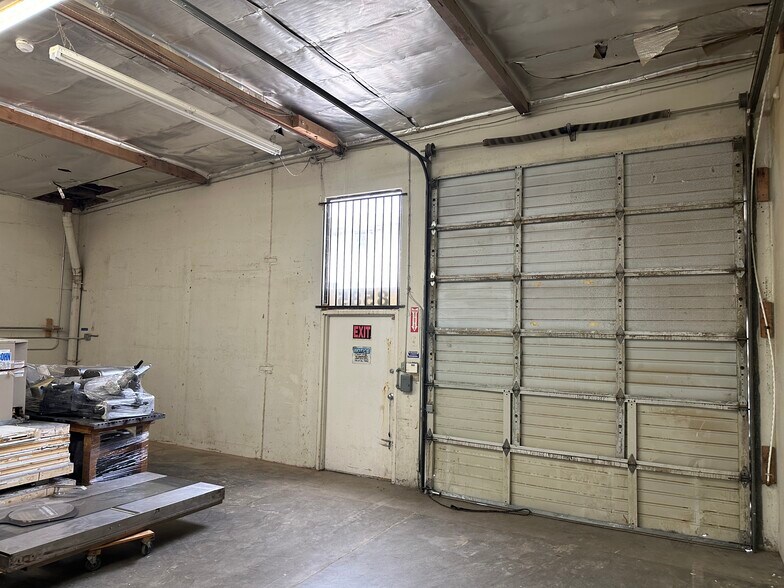 More Photos Of 8585-8587 Canoga Ave, Canoga Park Service For Lease