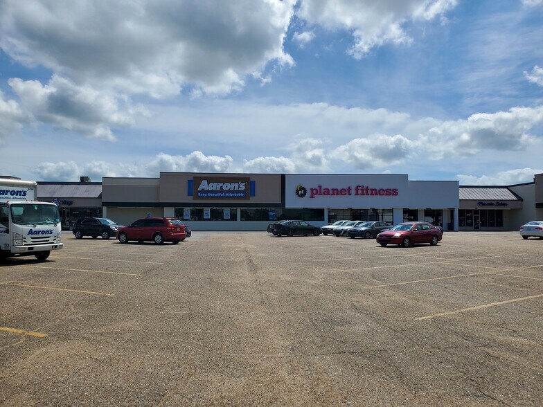 More Photos Of 2000-2016 N Parkerson Ave, Crowley Unknown For Lease