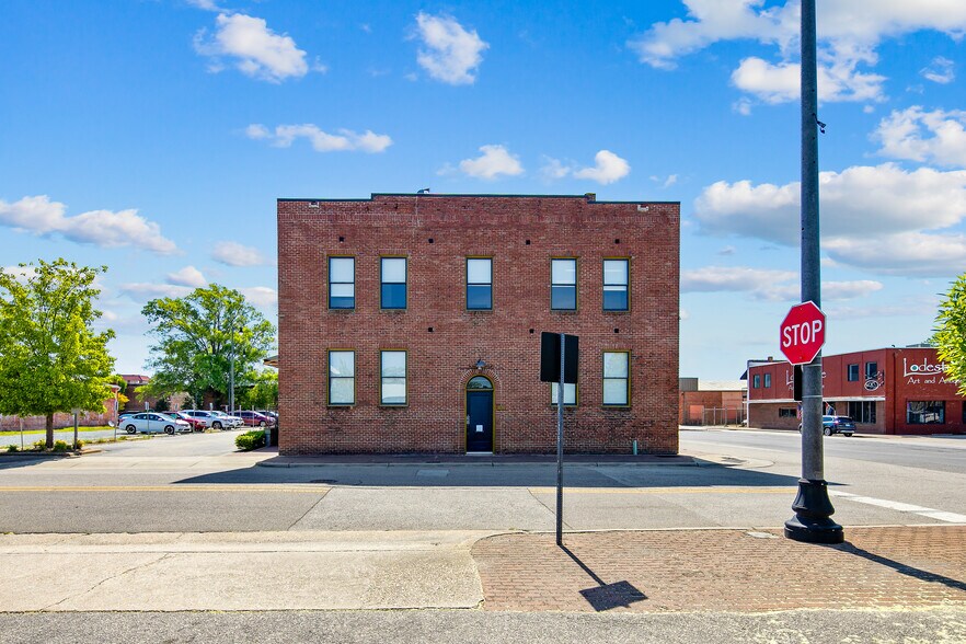 Primary Photo Of 159 Maxwell St, Fayetteville Office Residential For Sale