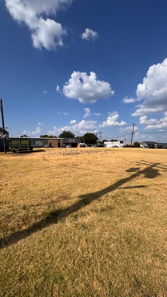 More Photos Of 709 N Cowan Ave, Lewisville Land For Sale