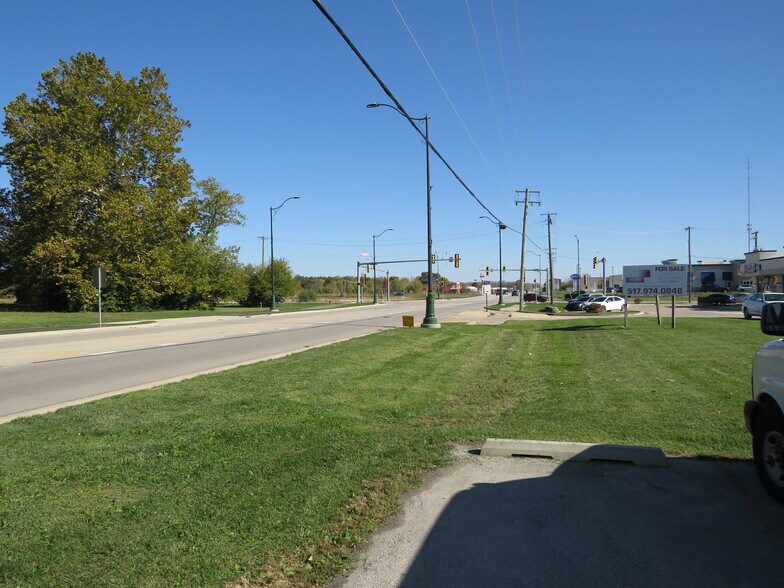 More Photos Of 2585 E Division St, Diamond Storefront Retail Office For Sale