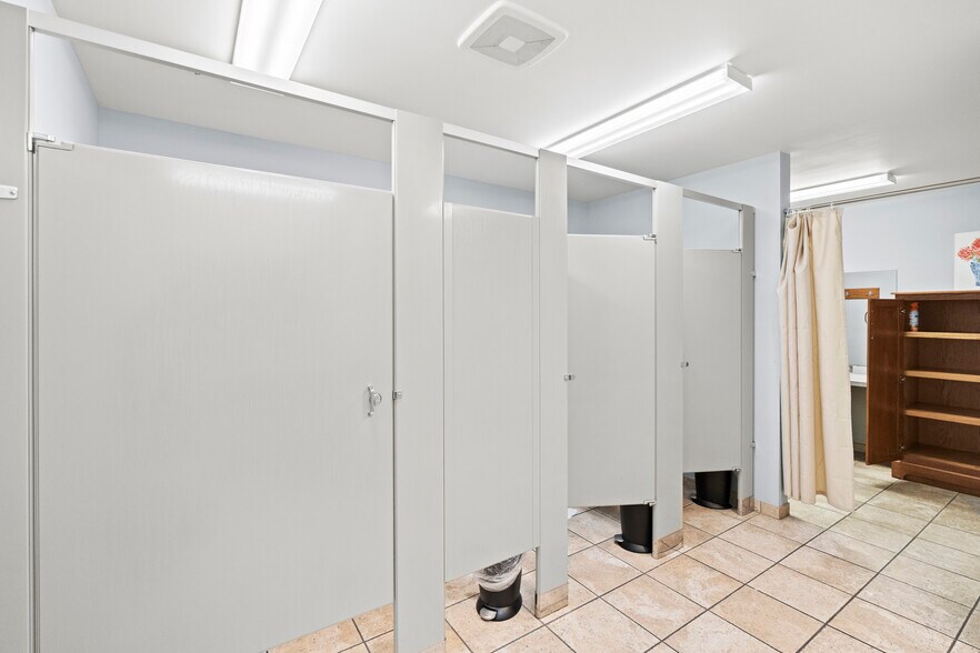 More Photos Of 2305 S Center Rd, Burton Office For Sale