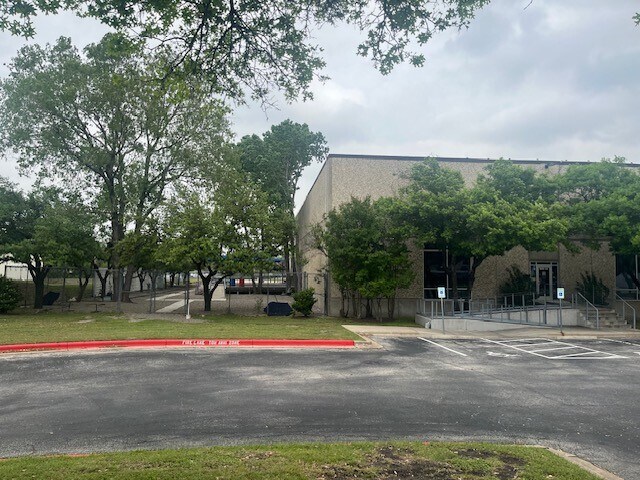 More Photos Of 10420 Metric Blvd, Austin Warehouse For Lease