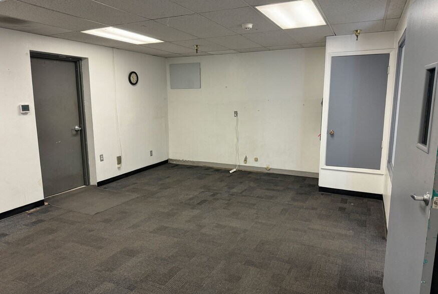 More Photos Of 2211 Commercial St NE, Albuquerque Warehouse For Sale