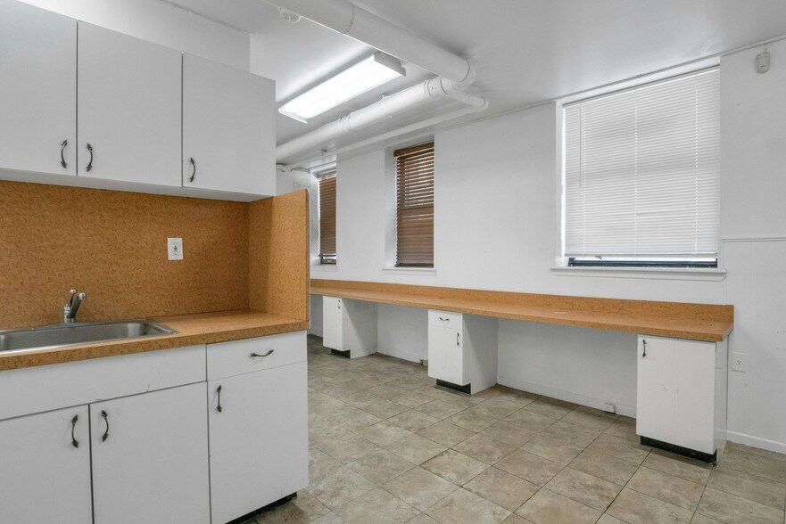 More Photos Of 2400 Davidson Ave, Bronx Apartments For Lease
