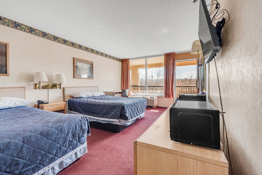 More Photos Of 1014 Cosby Hwy, Newport Hotel For Sale