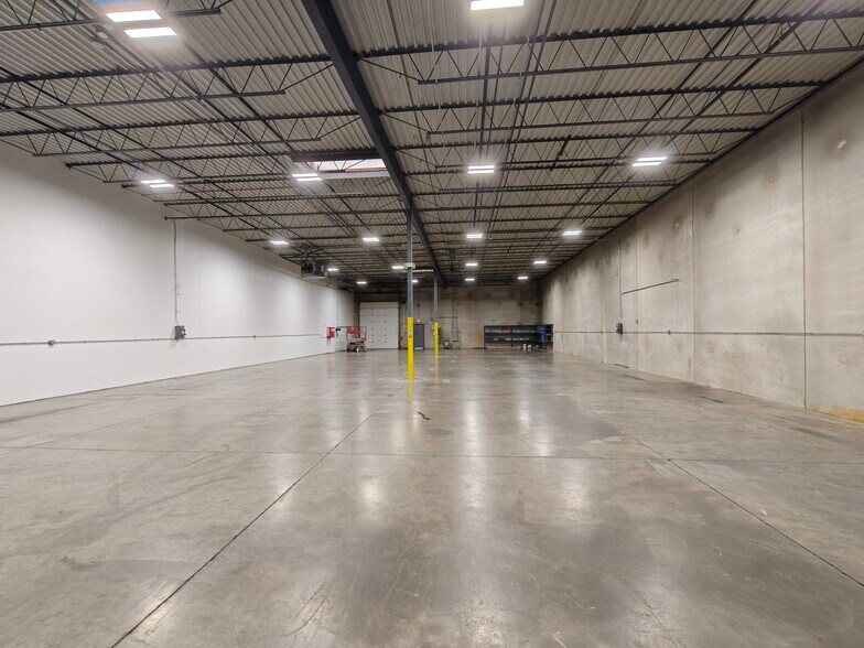 More Photos Of 1530 Hecht, Bartlett Warehouse For Lease