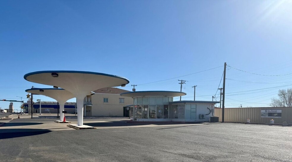 More Photos Of 411 W 5th St, Plainview Freestanding For Sale