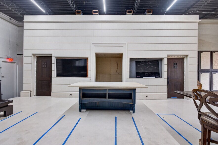 More Photos Of 1334 S Killian Dr, Lake Park Warehouse For Sale