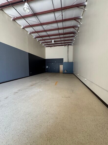 More Photos Of 450-494 NW Lake Whitney Pl, Port Saint Lucie Warehouse For Lease