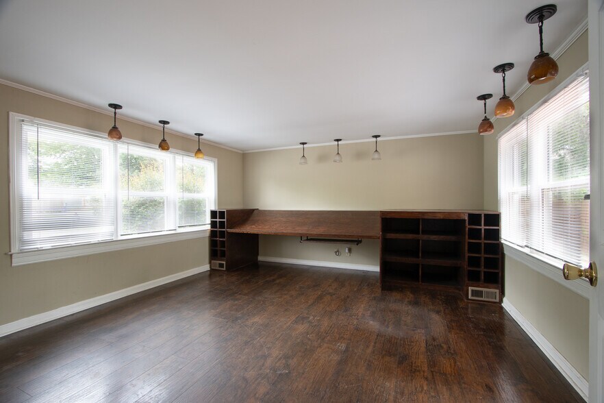 More Photos Of 1746 Hazelwood Dr SE, Marietta Office For Sale