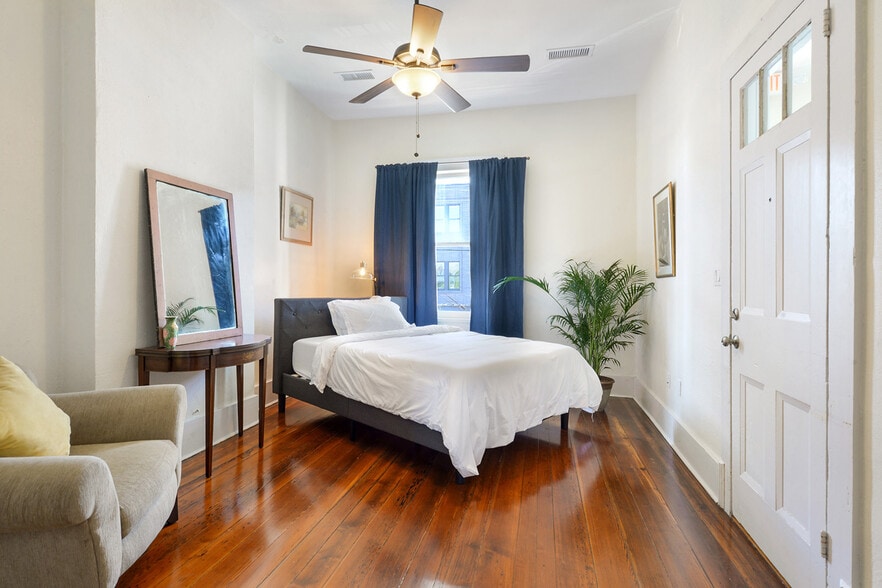More Photos Of 1572 Magazine St, New Orleans Specialty For Sale