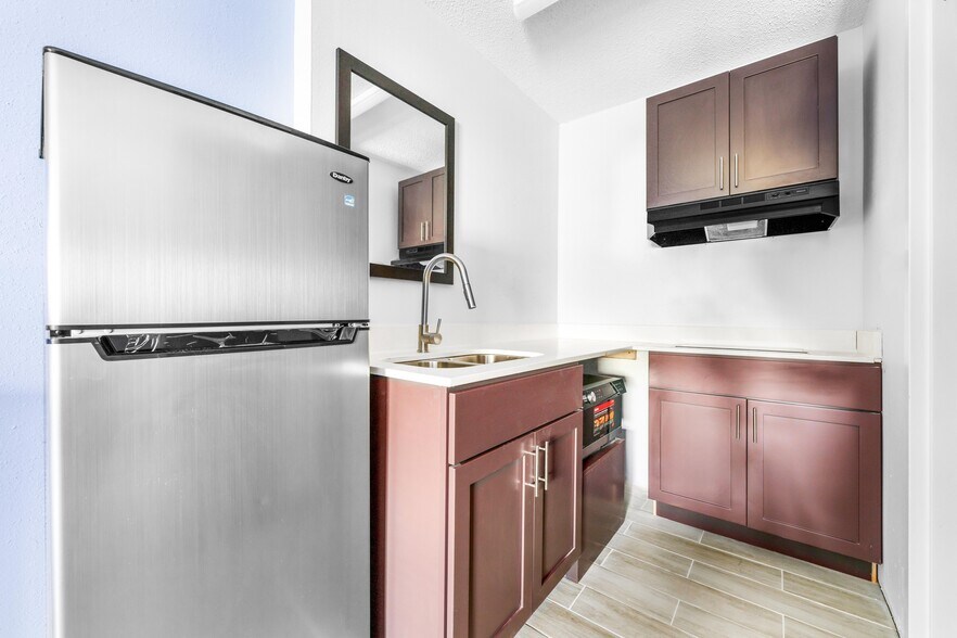 More Photos Of 5101 Messer Airport Hwy, Birmingham Hotel For Sale