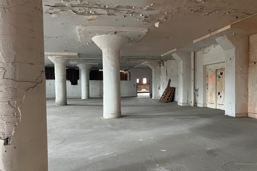 More Photos Of 1127 W 8th St, Kansas City Industrial For Sale