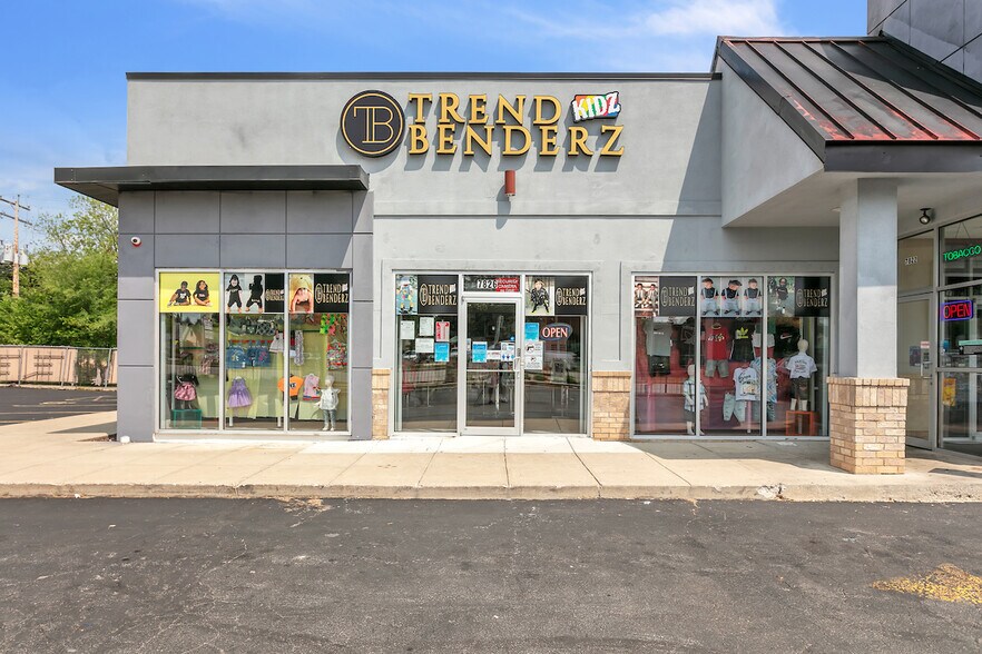 More Photos Of 7822 W Capitol Dr, Milwaukee Storefront For Sale