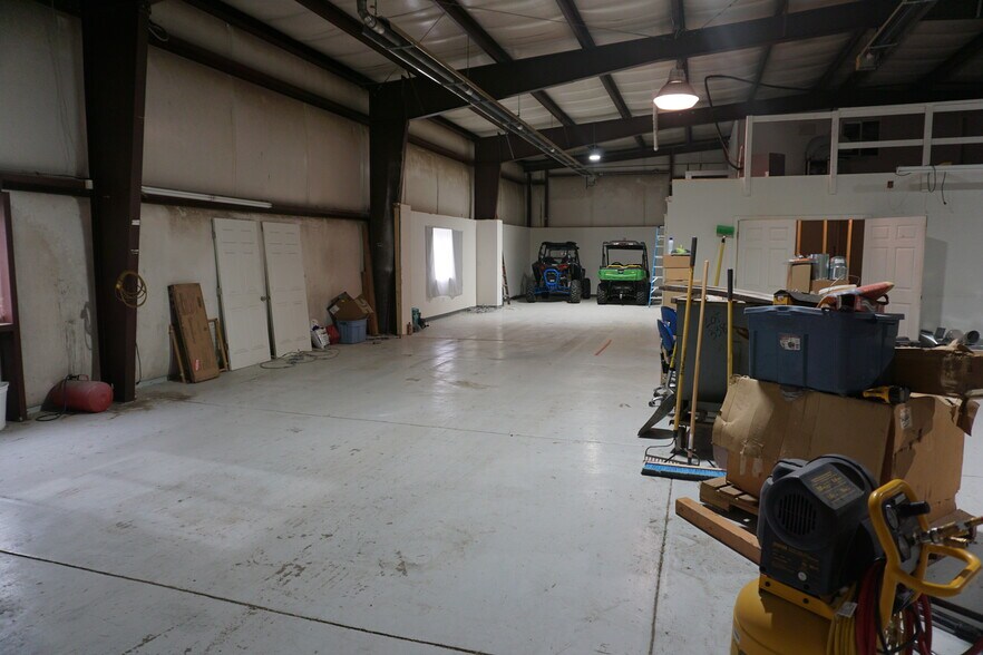 More Photos Of 820 N 9th Ave, Brighton Warehouse For Lease