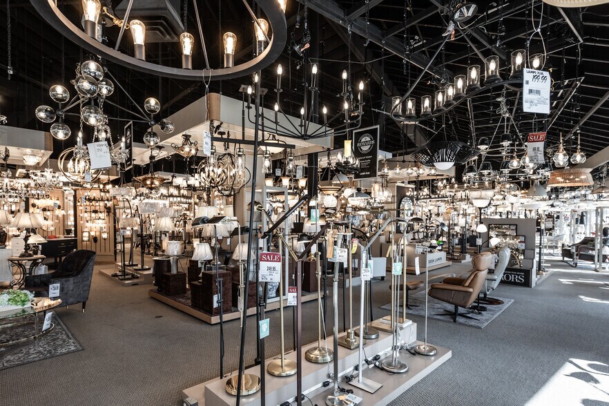 More Photos Of 18989 Hawthorne Blvd Beach, Redondo Beach Freestanding For Lease