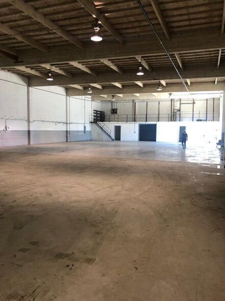 More Photos Of 251 NE Kilpatrick St, Portland Warehouse For Lease