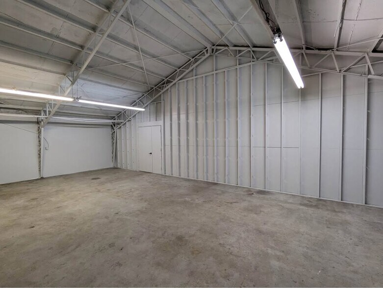 More Photos Of 2175 N Stone Chapel Ln, Fayetteville Light Distribution For Lease