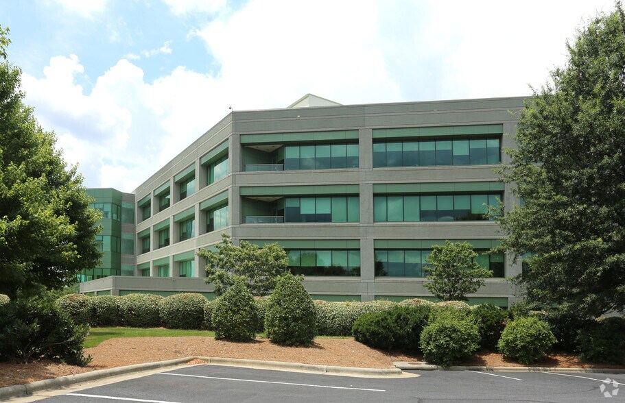 More Photos Of 714 Green Valley Rd, Greensboro Office For Sale