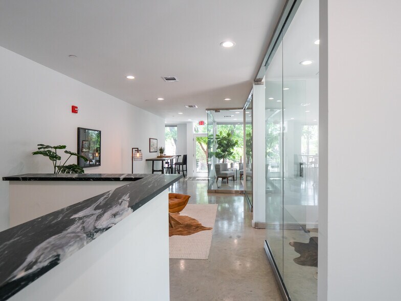 More Photos Of 2208 Lake Austin Blvd, Austin Office Residential For Sale