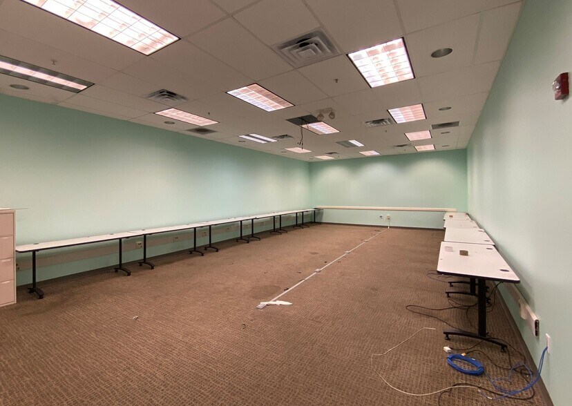 More Photos Of 7236 E Harry Ct, Wichita Office For Sale