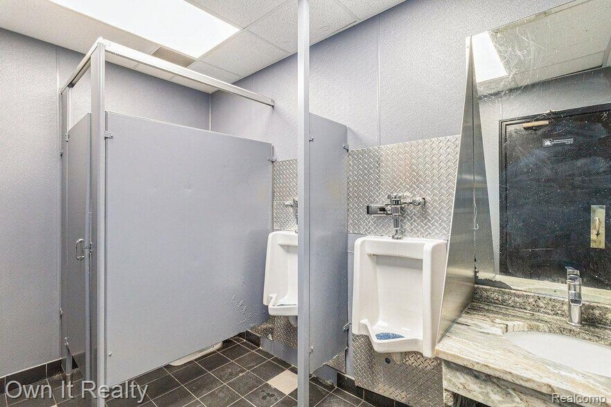 More Photos Of 16550-16512 Telegraph Rd, Detroit General Retail For Sale