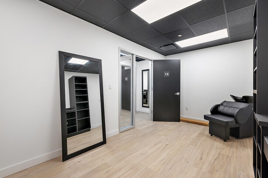 More Photos Of 801-803 W Big Beaver Rd, Troy Office For Lease