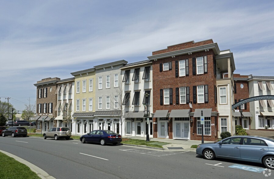 More Photos Of 2104-2114 Ayrsley Town Blvd, Charlotte Storefront Retail Residential For Sale