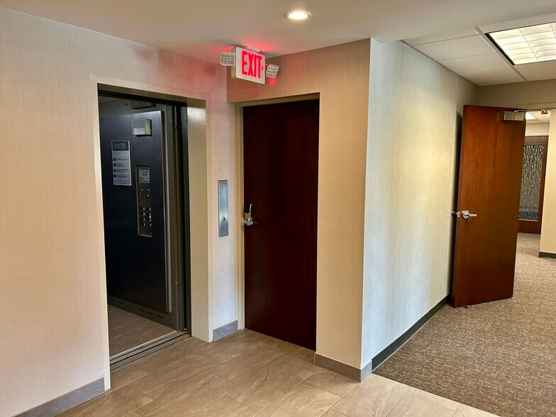 More Photos Of 26075 Woodward Ave, Huntington Woods Office For Lease