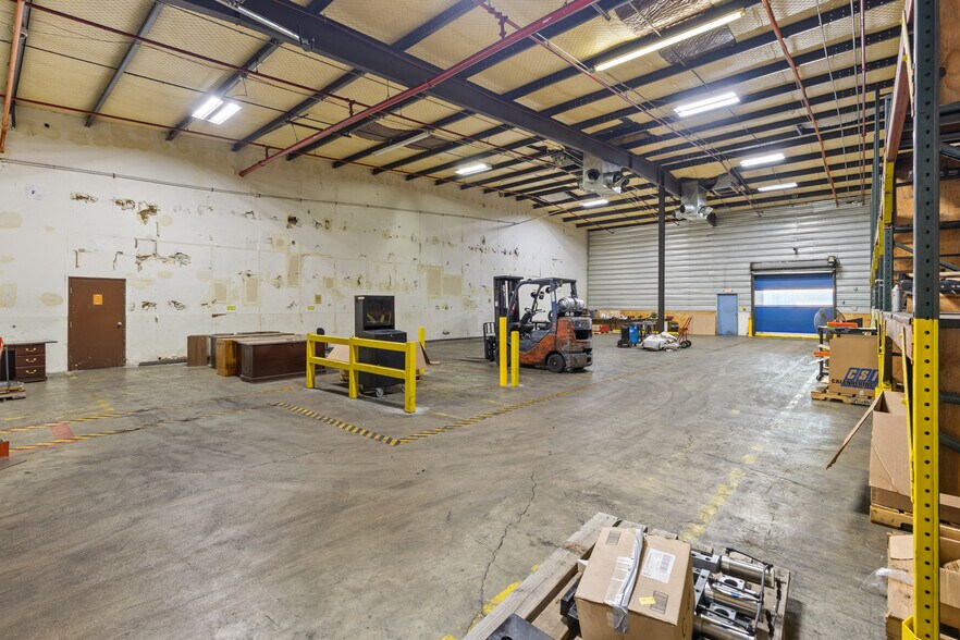 More Photos Of 1120 Commercial Blvd N, Arlington Warehouse For Lease