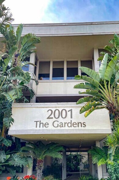 Primary Photo Of 2001 S Barrington Ave, Los Angeles Medical For Lease