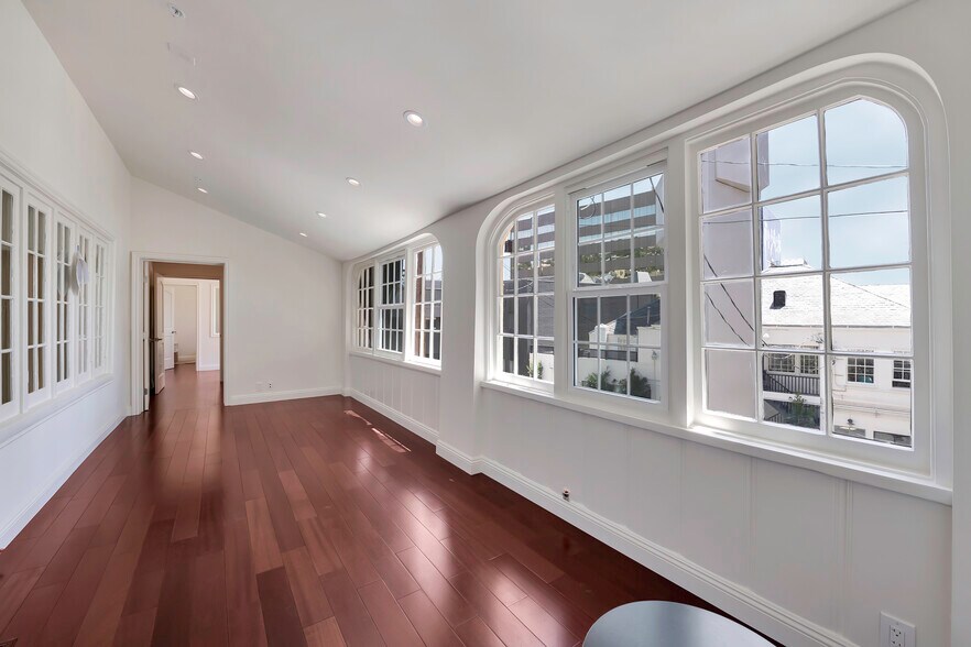 More Photos Of 1112 N Sherbourne Dr, West Hollywood Loft Creative Space For Lease