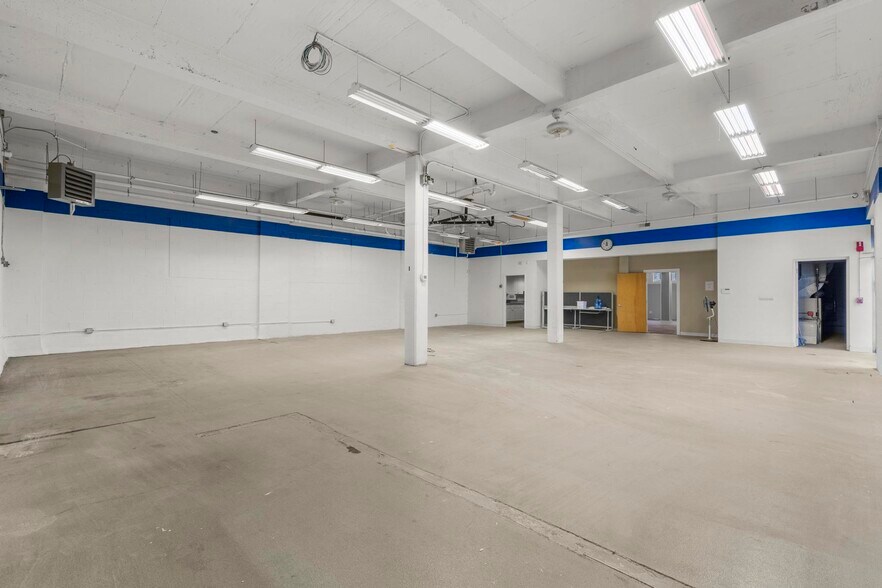 More Photos Of 207 Greenwich Ave, Stamford Showroom For Sale