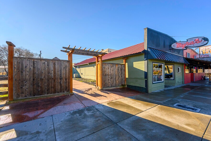 More Photos Of 315 Main Ave E, Soap Lake General Retail For Sale