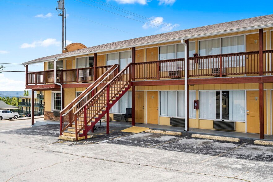 More Photos Of 1325 W Highway 76, Branson Hotel For Sale