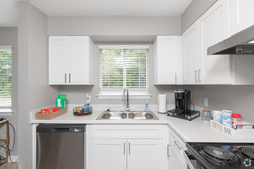 More Photos Of 1665 Dogwood Pl, Pensacola Apartments For Sale