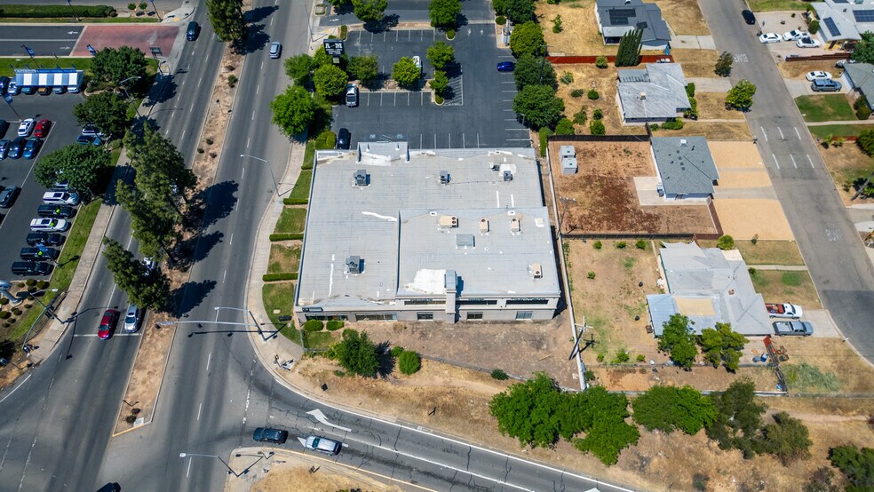 More Photos Of 160 E Bullard Ave, Fresno Freestanding For Sale