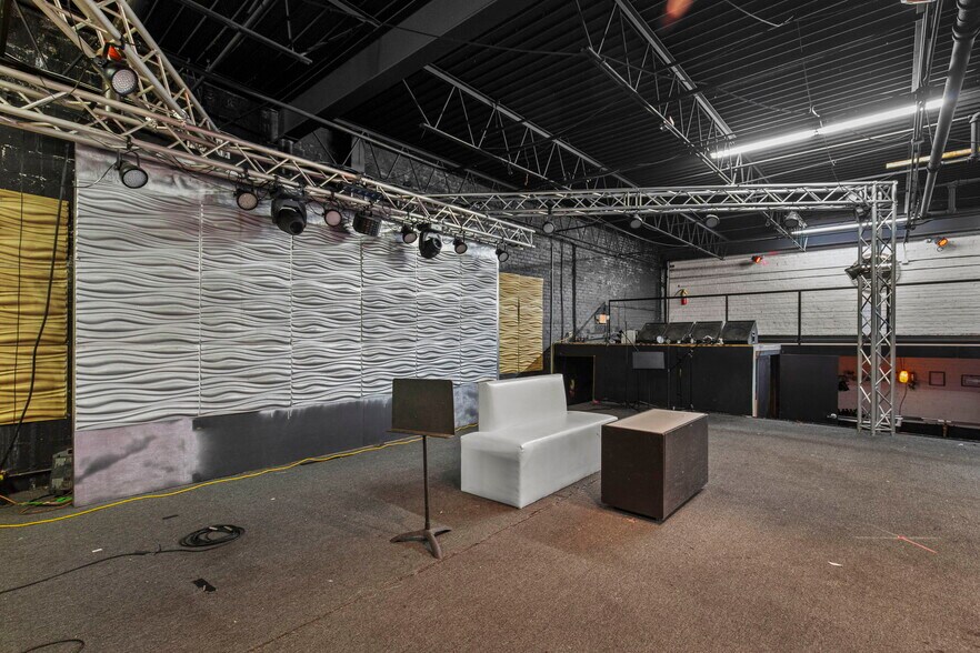 More Photos Of 110 E South St, Jackson Bar For Sale