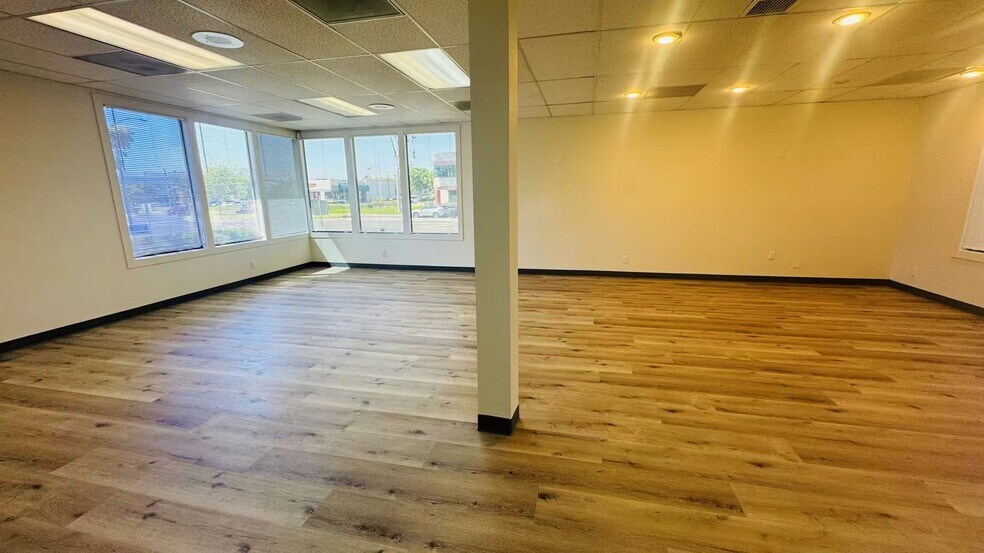 More Photos Of 14471 Chambers Rd, Tustin Loft Creative Space For Lease